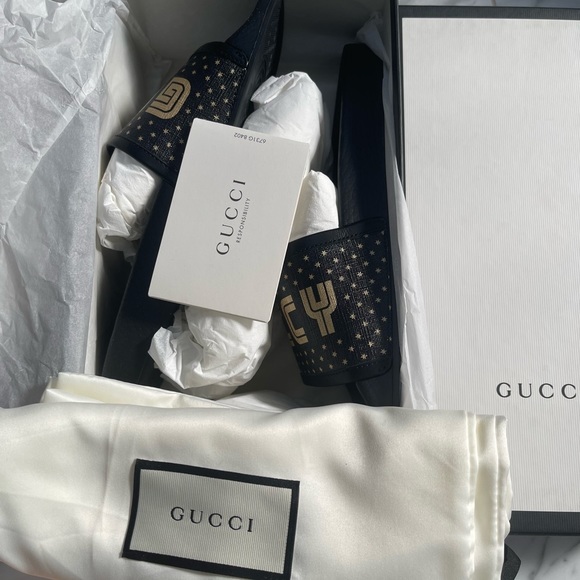 GUCCI “GUCCY” SUPREME CANVAS BLACK WITH SHIMMERING GOLD GLITTER STARS SLIDES - Picture 16 of 16